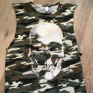 Juniors Hot Topic Shirt